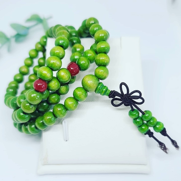 Mala 108 Bead wood bracelet/ Green - Picture 2 of 3